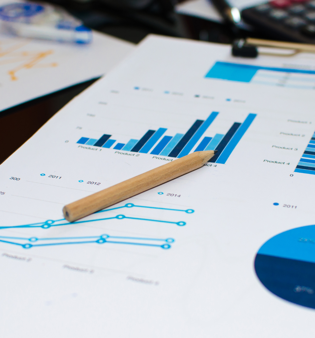 Modelo financeiro com projeções e cenários empresariais